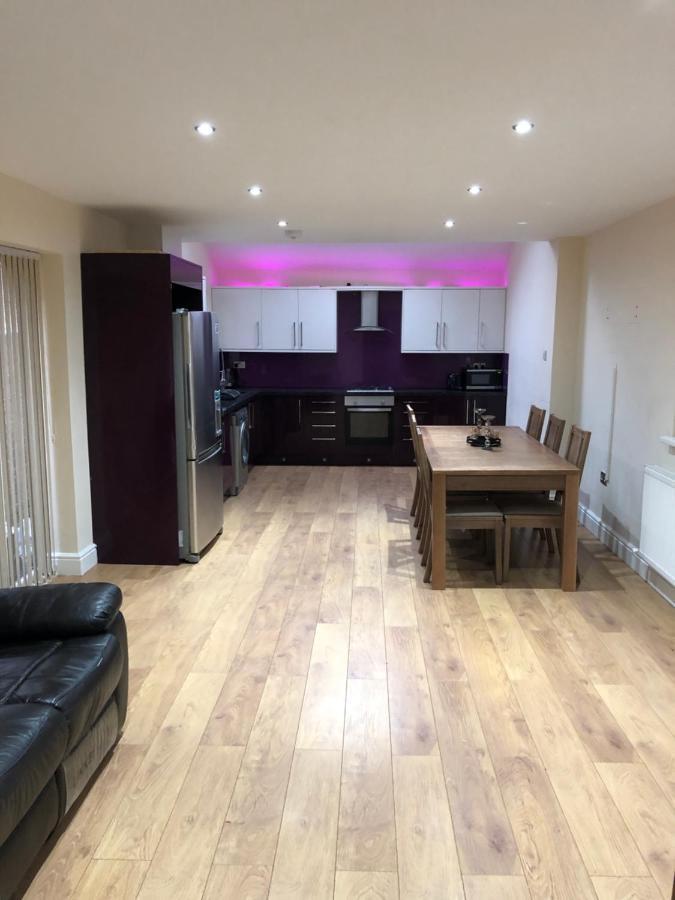 مانشستر Big Room Rusholme With Tv And Private Bathroom-Parking&Wifi المظهر الخارجي الصورة