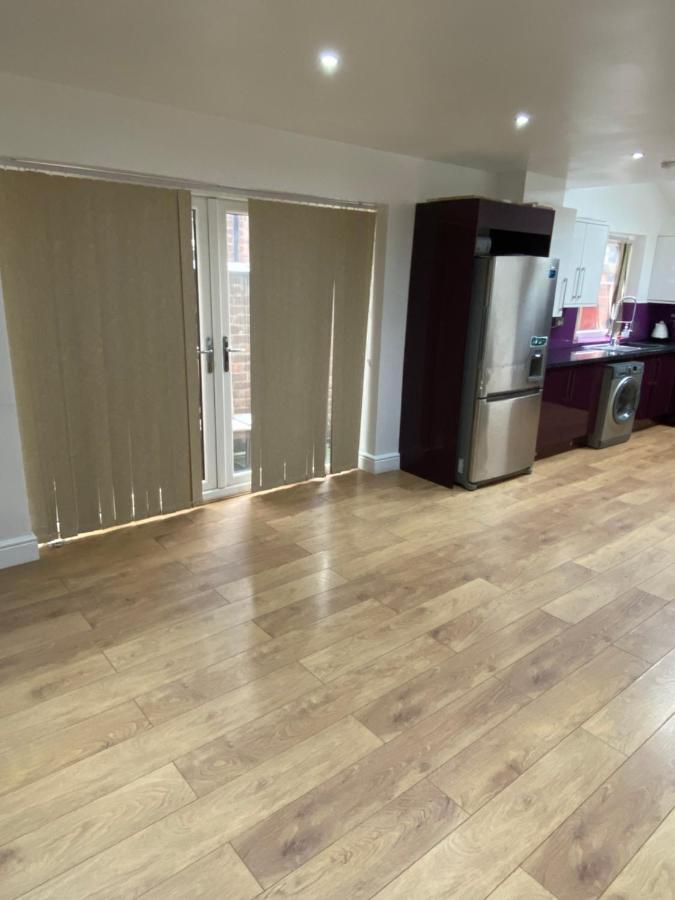 مانشستر Big Room Rusholme With Tv And Private Bathroom-Parking&Wifi المظهر الخارجي الصورة